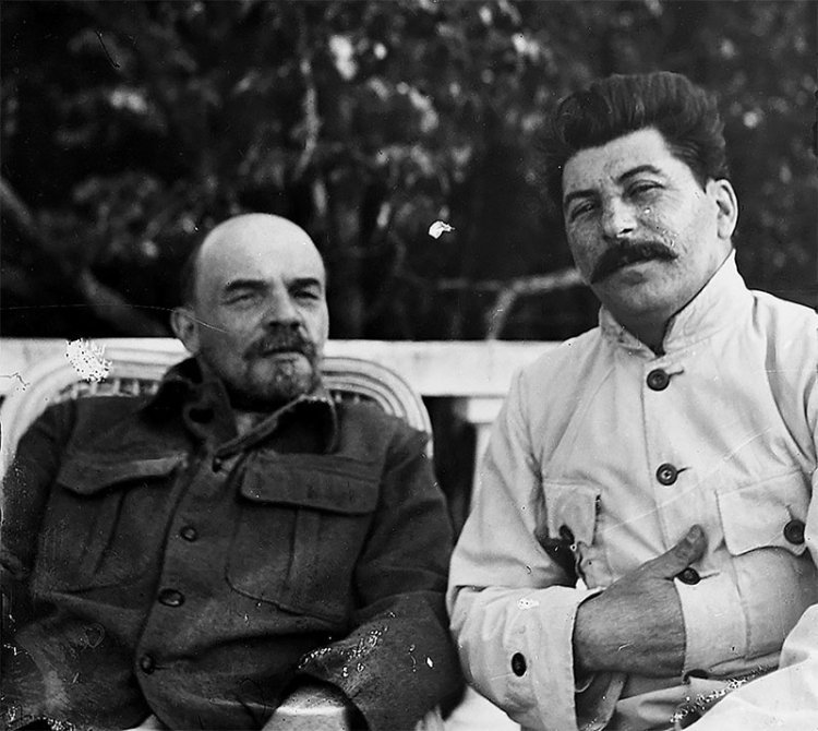 historical-nonfiction:“Lenin and Stalin at Gorki, just outside Moscow. September 1922”