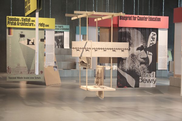 Jetzt Tickets für Bildungsschock buchen und mehr zum Programm… Bildungsschock | Ausstellungsansicht | © Silke Briel / HKW