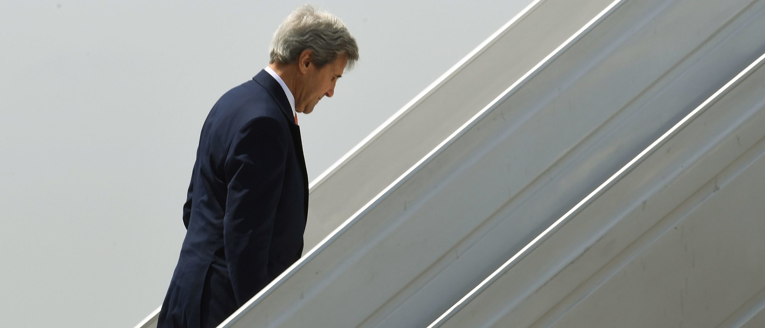Climate Envoy John Kerry Took Private Jet To Obama Birthday Bash