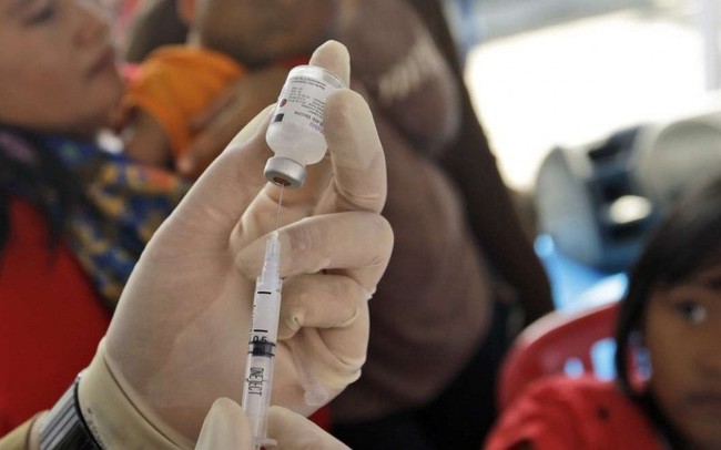 Bê bối vắc xin ám ảnh chứng khoán Trung Quốc, công ty sản xuất thuốc cho lợn cũng mất gần 500 triệu USD