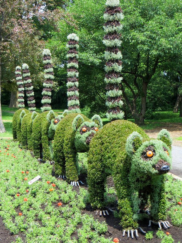 Grass sculpture competition