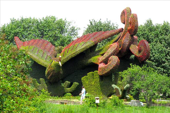 Grass sculpture competition