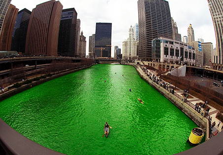 chicago_river_green.jpg (452×314)