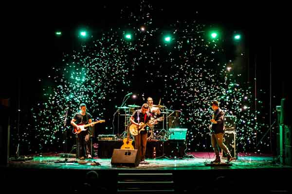 Refugio 19 en uno de sus directos