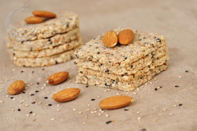 http://gaolut.vn/_img_server/gallery/2013/11/02/size640/sesamealmondcrackers_1383401061.jpg