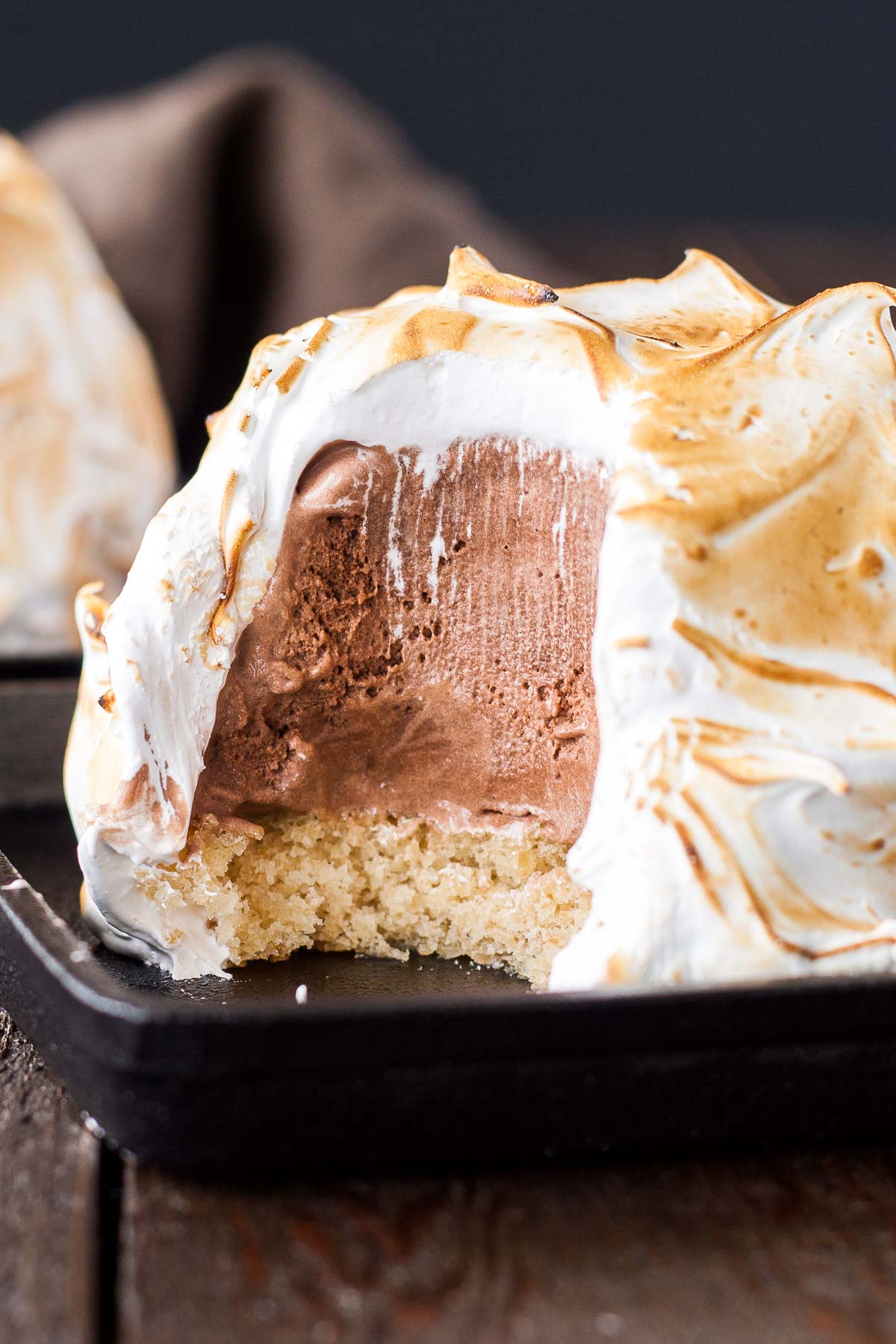 A modern day version of an old classic. This S'mores Baked Alaska combines a fun retro dessert with your favourite campfire treat. | livforcake.com