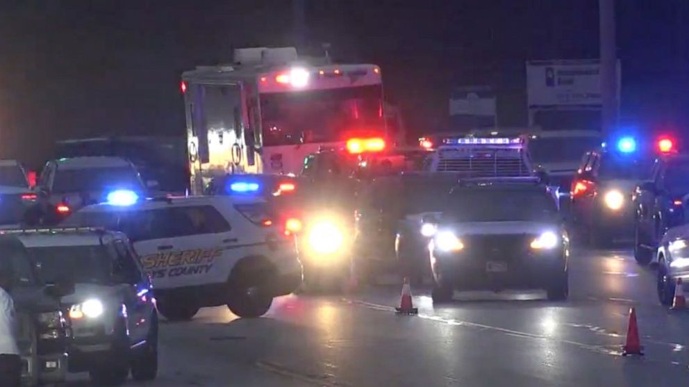 Texas officer killed, 2 injured in shooting