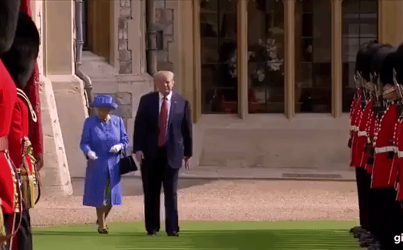 Tổng thống Trump "mắc lỗi" khiến Nữ hoàng Anh bối rối trong lễ duyệt binh