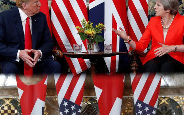 Ông Trump quay ngoắt 180 độ sang ca ngợi bà May Ông Trump quay ngoắt 180 độ sang ca ngợi bà May