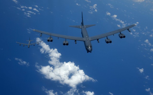 Liên tục điều B-52 đến Biển Đông và Biển Hoa Đông, Mỹ đang "chơi rắn" với Trung Quốc?