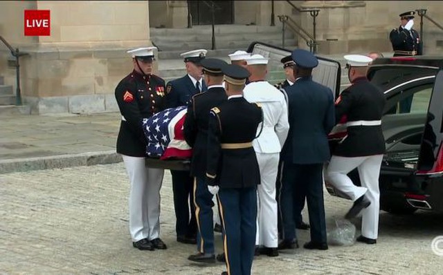 Lễ viếng TNS John McCain diễn ra tại Nhà thờ Quốc gia Washington Lễ viếng TNS John McCain diễn ra tại Nhà thờ Quốc gia Washington