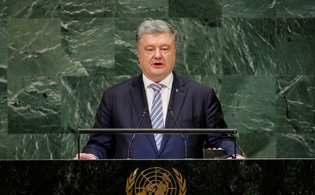 Bị Tổng thống Poroshenko cáo buộc chiếm giữ Biển Azov, Nga phản pháo