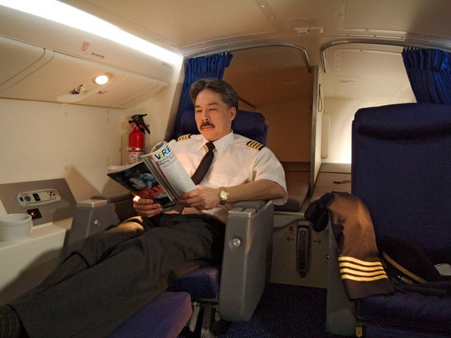 Hoá ra trên máy bay còn có những phòng ngủ bí mật cho phi hành đoàn mà không phải ai cũng biết - Ảnh 11.