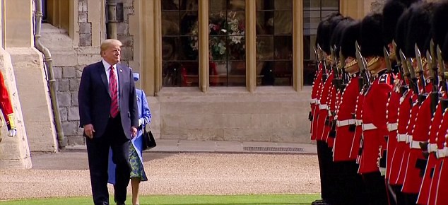 Tổng thống Trump mắc lỗi khiến Nữ hoàng Anh bối rối trong lễ duyệt binh - Ảnh 3.