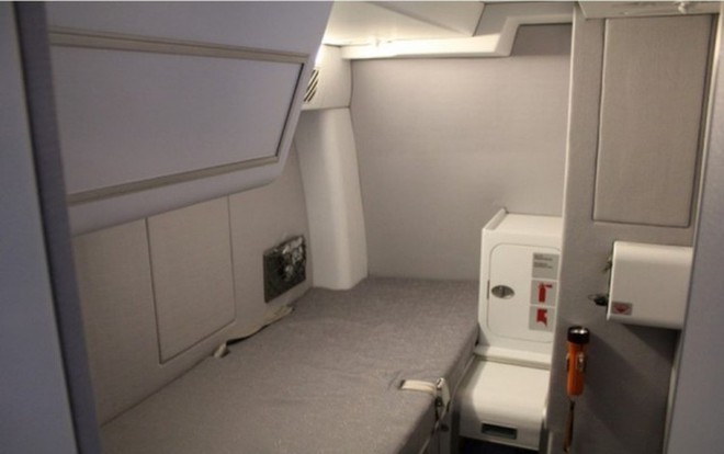 Hoá ra trên máy bay còn có những phòng ngủ bí mật cho phi hành đoàn mà không phải ai cũng biết - Ảnh 15.