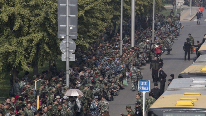 Cựu chiến binh TQ biểu tình lớn, cảnh sát vũ trang ra tay: Thách thức giấc mộng Trung Hoa của ông Tập - Ảnh 1.