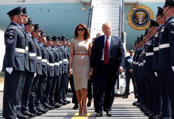 Đệ nhất phu nhân Tổng thống Mỹ lộ vẻ yêu kiều trong chuyến công du Vương quốc Anh - Ảnh 2.