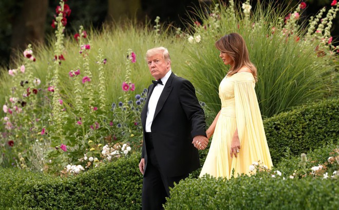 Đệ nhất phu nhân Tổng thống Mỹ lộ vẻ yêu kiều trong chuyến công du Vương quốc Anh