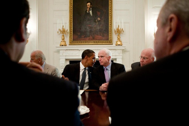 Tự lên kế hoạch tang lễ, ông McCain cố ý dành lời cuối cho Tổng thống Trump - Ảnh 2. Tự lên kế hoạch tang lễ, ông McCain cố ý dành lời cuối cho Tổng thống Trump - Ảnh 2.