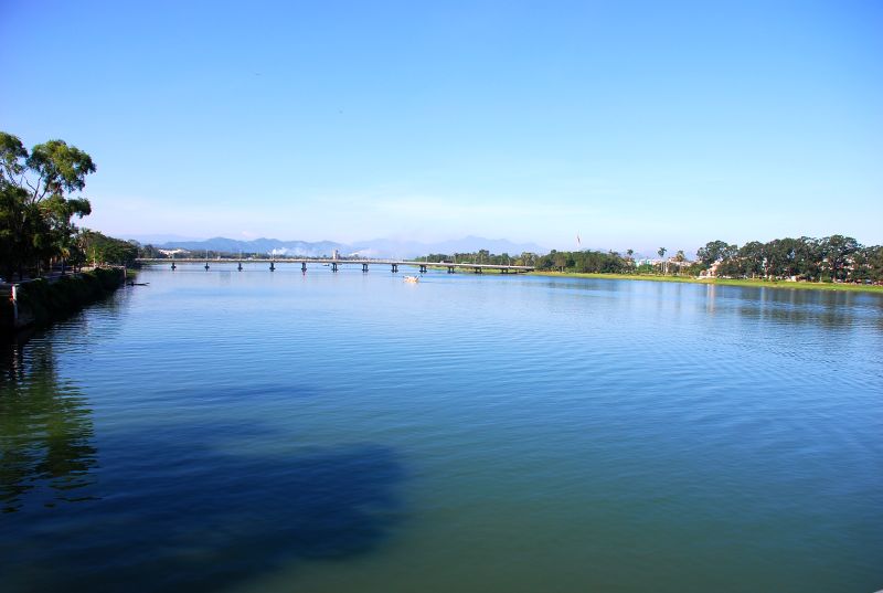 File:Sông Hương.jpg