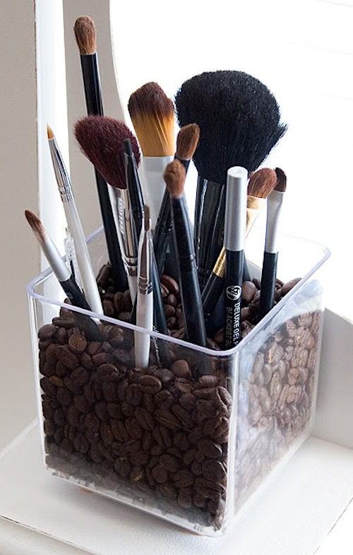 DIY Makeup Brush Holder using coffee beans! Easy DIY craft ideas for adults for the home, for fun, for gifts, to sell and more! Some of these would be perfect for Christmas or other holidays. A lot of awesome projects here! Listotic.com