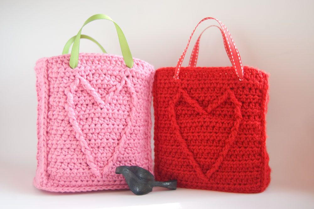 Cable Heart Gift Bag - free #crochet pattern to celebrate love! <3 