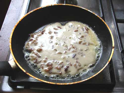 Afbeeldingsresultaat voor eigen gebakken pannenkoeken met rozijnen