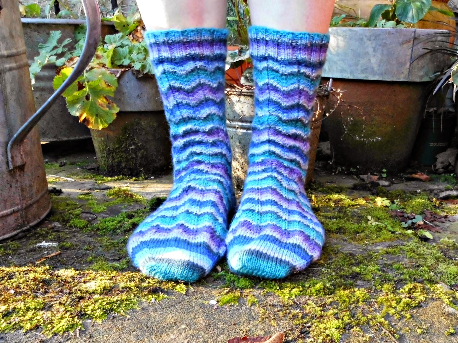 Neat Ripple Socks - free pattern at www.winwickmum.blogspot.com