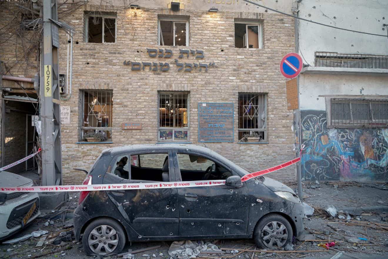 The aftermath of a rocket strike from the Gaza Strip in Tel Aviv's  Florentin neighborhood, on  Oct. 8, 2023. Photo by Avshalom Sassoni/Flash90.