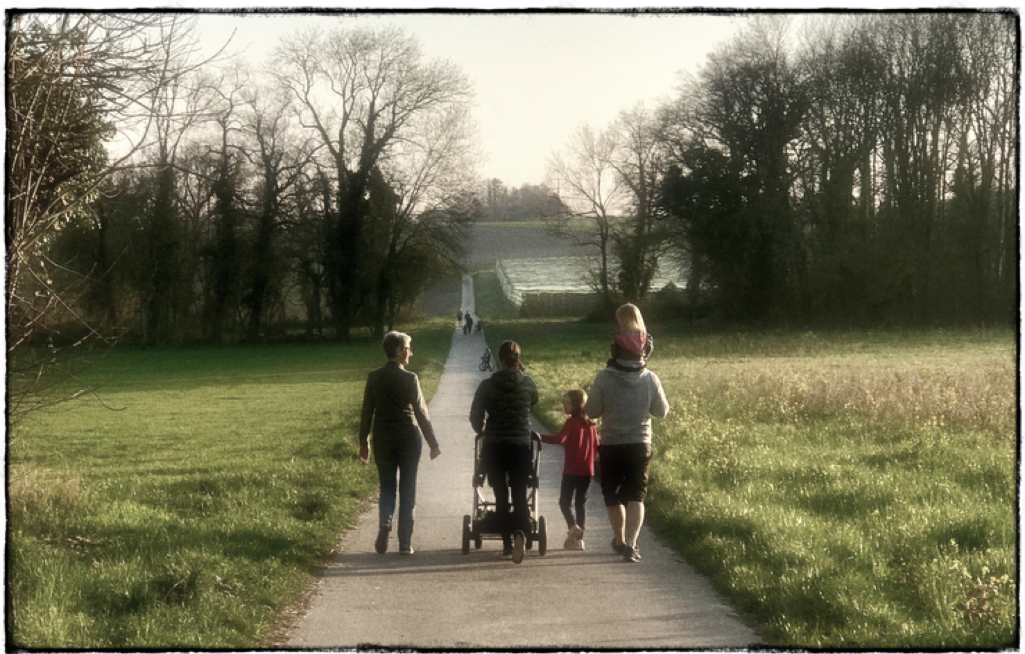 Familles en promenade. Vaud, printemps 2020. (c) Slobodan Despot