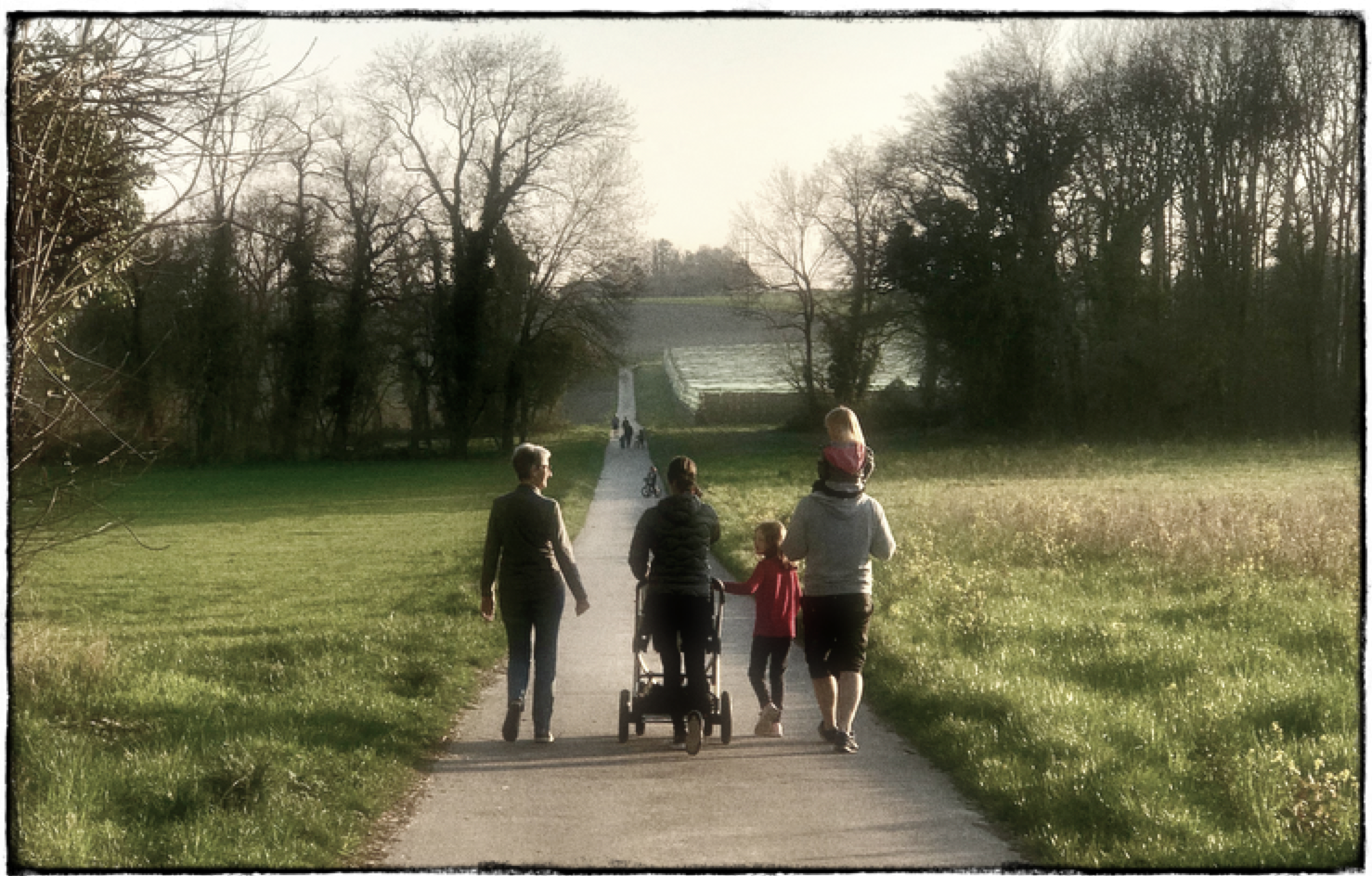 Familles en promenade. Vaud, printemps 2020. (c) Slobodan Despot 