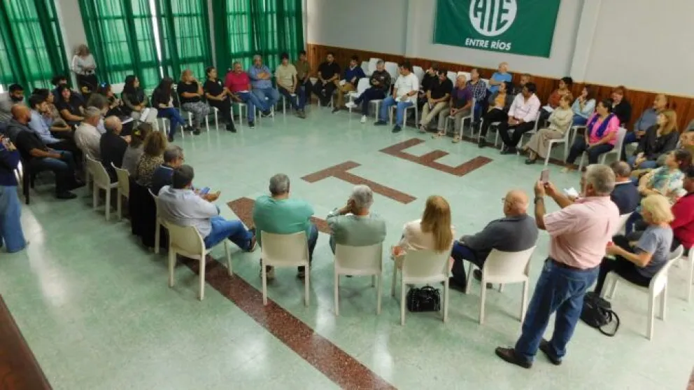 Reunión para la conformación del Frente Intersindical. Foto de ATE Entre Ríos.