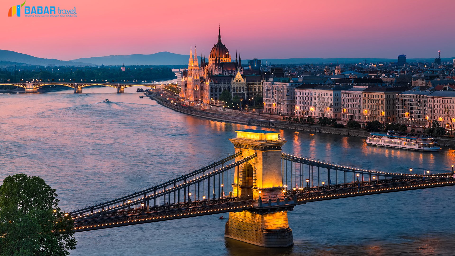 Danube - dòng sông xanh mướt giữa lòng Budapest