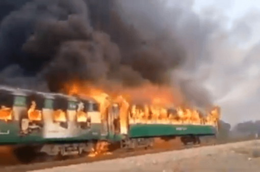 Au moins 65 morts dans l’incendie d’un train de passagers au Pakistan