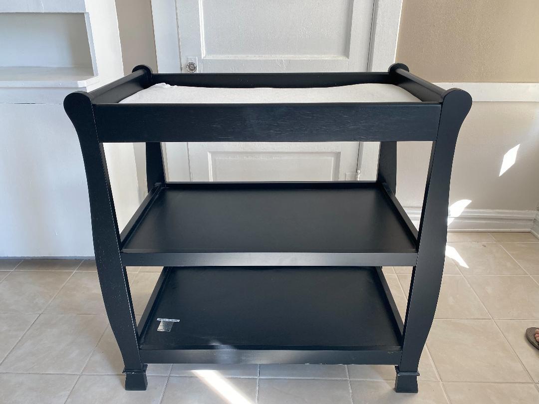  75 changing table with pad