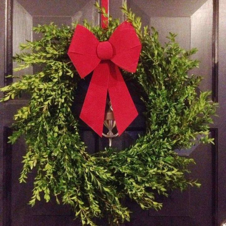 s don t hang your wreath before you see these 12 updates, crafts, wreaths, Tie on a perfect red bow