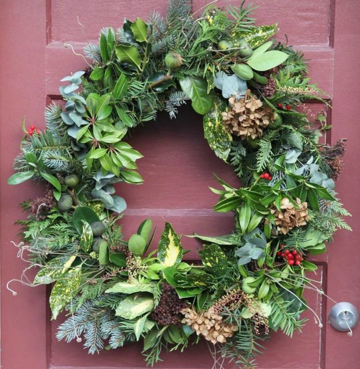 s don t hang your wreath before you see these 12 updates, crafts, wreaths, Add fresh evergreen and other plants