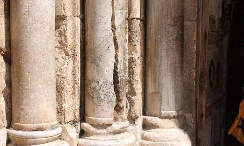 Ιεροσόλυμα: Πώς το Άγιο Φως έσχισε την κολώνα στο ναό της Αναστάσεως - Συγκλονιστική μαρτυρία (vid)