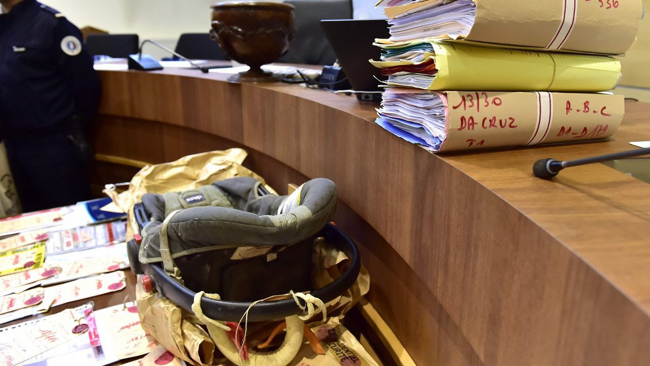 Sillita de bebé hallada en el maletero de un coche en Francia donde vivió un bebé dos años