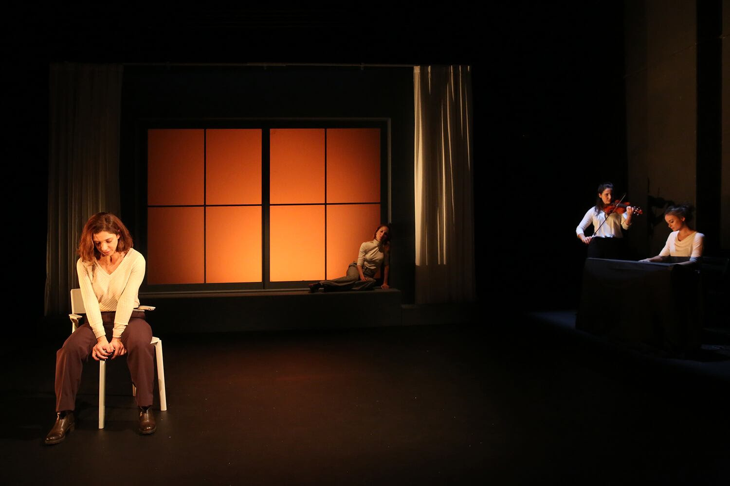 Cuatro actrices narran el drama del abuso sexual infantil de Inma, la protagonista de esta historia.