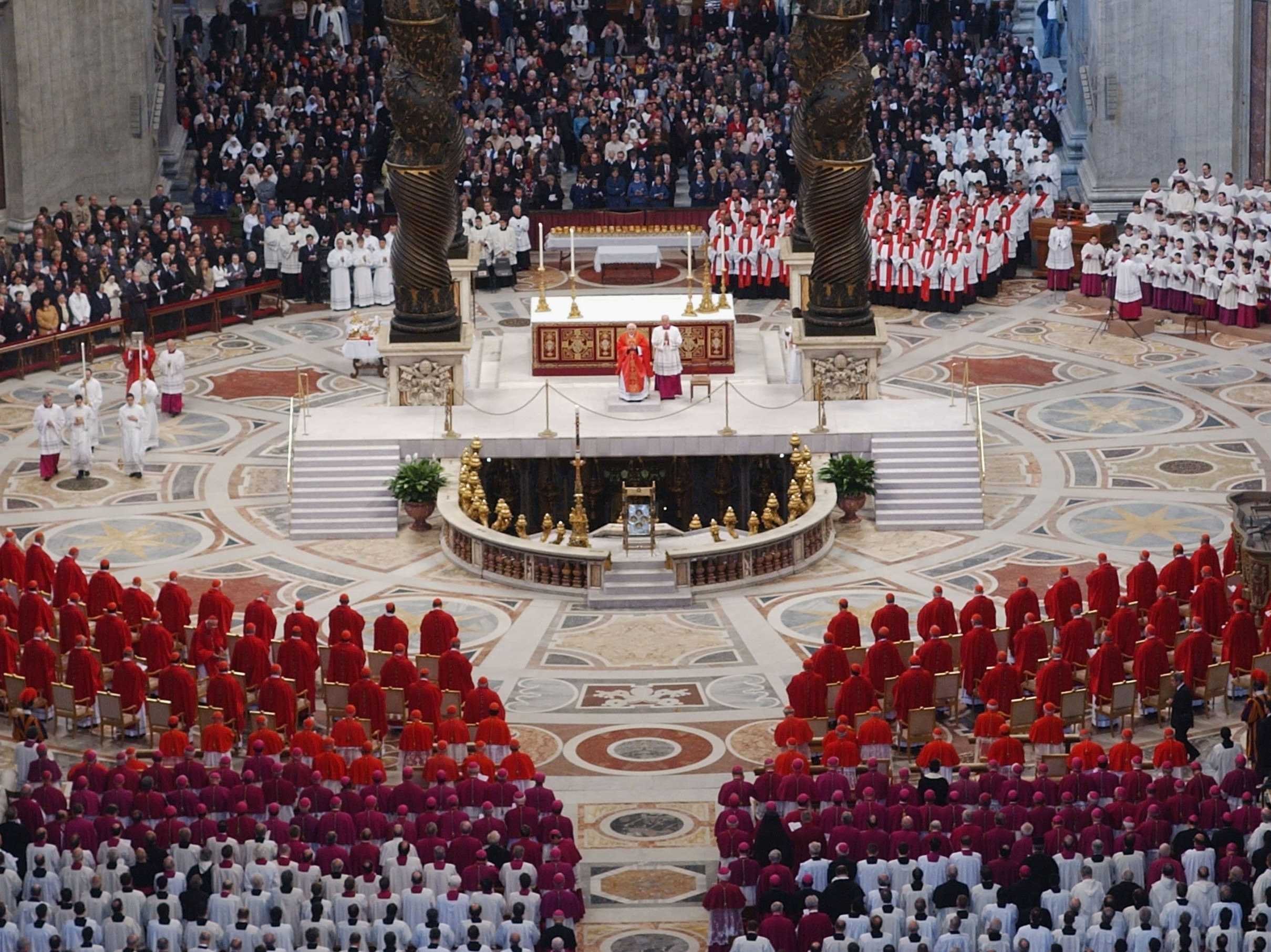 Выборы нового папы. Кардиналы Ватикана. Конклав Ватикан. Избрание нового папы Римского. Зал конференции папы Римского.