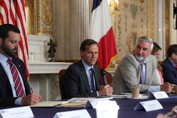 Chambers speaking in France