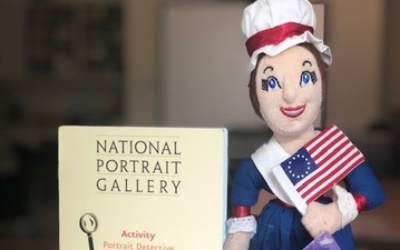 Betsy Ross with an American flag and note pads from different sizes 