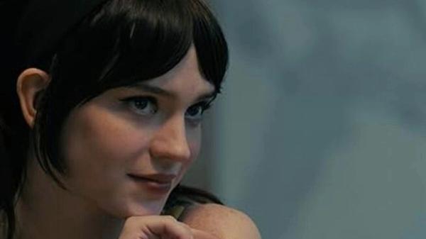 Sophie Thatcher, de 'Herege', é a atriz principal de 'Acompanhante Perfeita'
