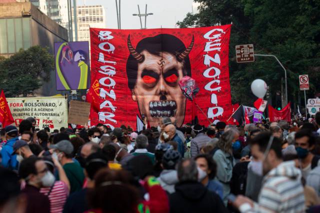 Eliane Brum | Bolsonaro é mito, sim