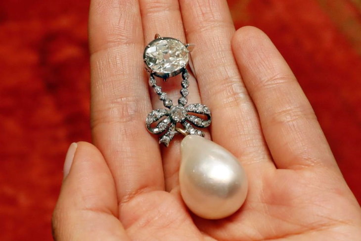 most expensive items on auction 2010-2020 Marie Antoinette's Pearl Pendant