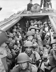 Photo] American troops aboard a landing craft en route to the ...