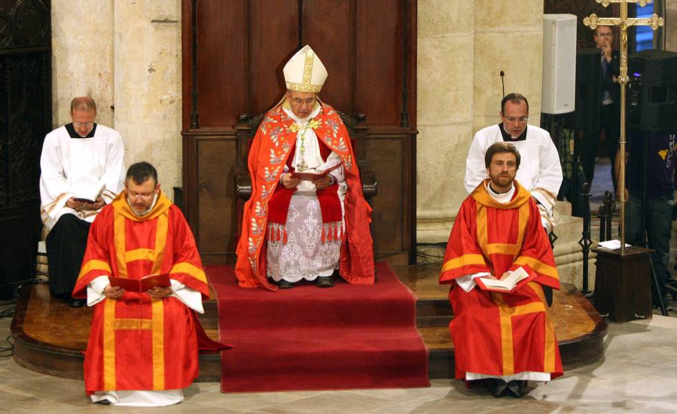 El arzobispo de Tarragona, Jaume Pujol Balcells, oficia una misa.