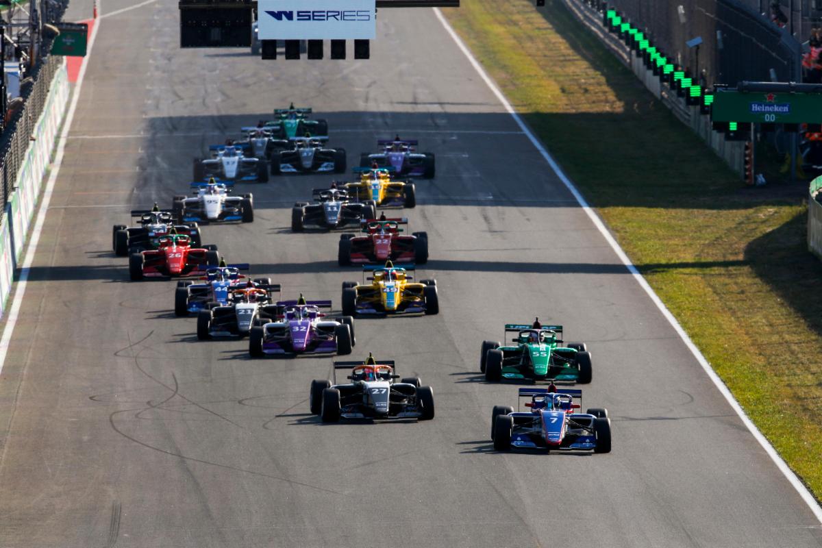 WSeries-RaceStartMultiCar-sm.jpg