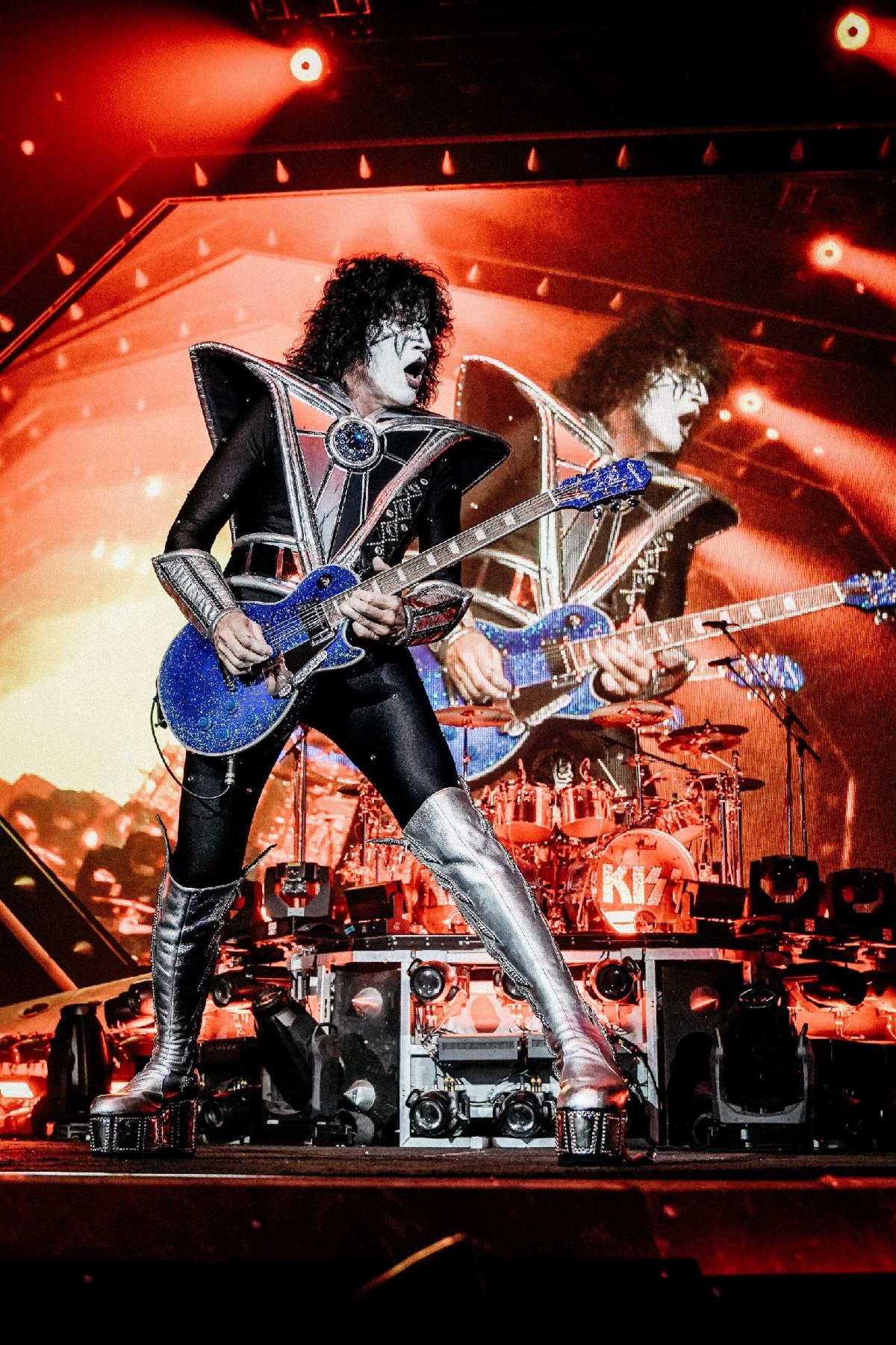 KISS Legend Tommy Thayer Limited-Edition 'Epiphone Electric Blue Les Paul Outfit' Available Worldwide Now